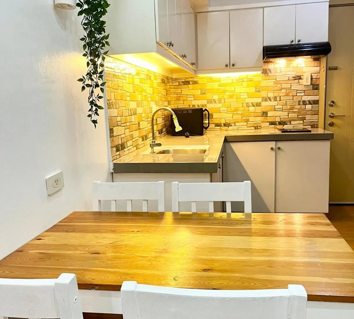 Comfy Condo Near Bgc, Makati And Naia contacts